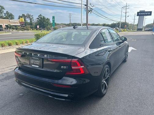 2024 Volvo S60 B5 Plus Dark Theme