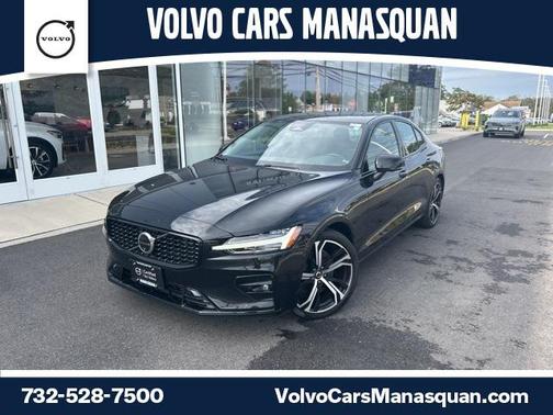 2024 Volvo S60 B5 Plus Dark Theme