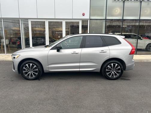 2025 Volvo XC60 B5 Plus