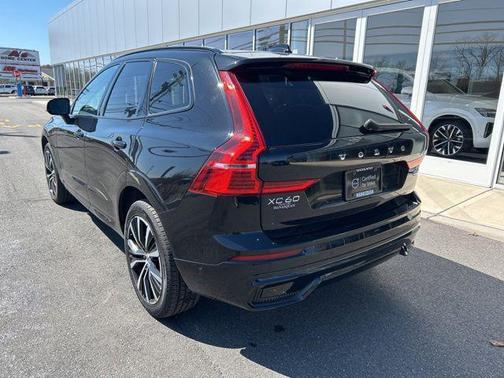 Onyx Black Metallic 2025 Volvo XC60 B5 Plus
