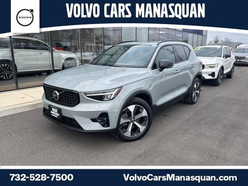 2025 Volvo XC40 B5 Plus Dark Theme