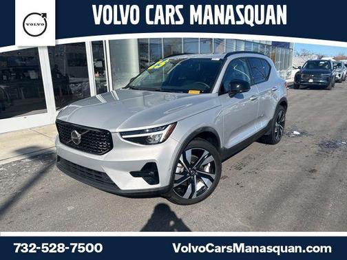 2025 Volvo XC40 B5 Plus Dark Theme
