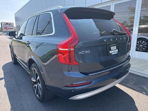 2022 Volvo XC90 T6 Momentum