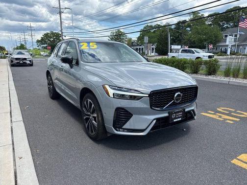 Vapour Grey Metallic 2025 Volvo XC60 B5 Plus