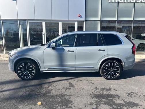 2025 Volvo XC90 B6 Plus 7-Seater