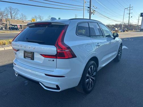 2025 Volvo XC60 B5 Plus