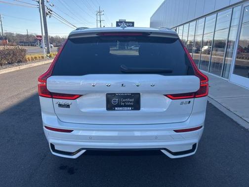 2025 Volvo XC60 B5 Plus