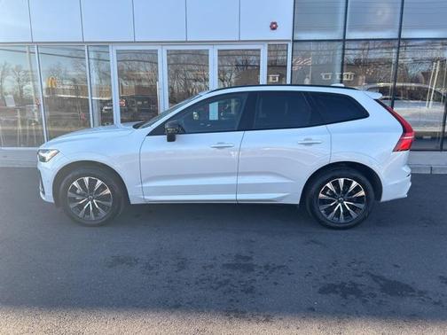 2025 Volvo XC60 B5 Plus