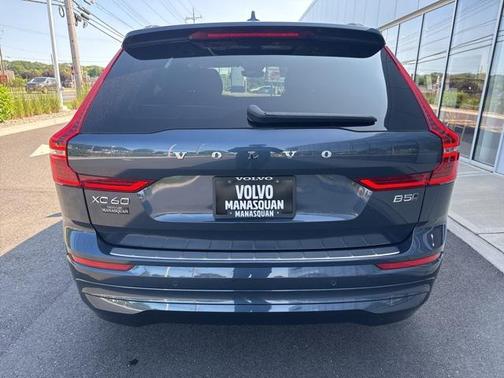 2022 Volvo XC60 Momentum