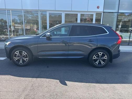 2022 Volvo XC60 Momentum