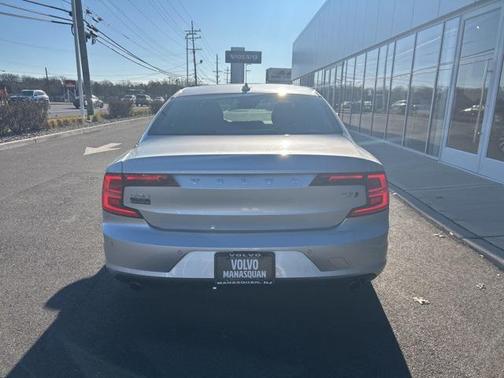 2018 Volvo S90 T5 Momentum