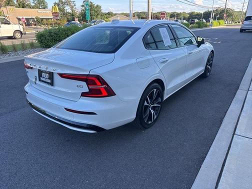 2024 Volvo S60 B5 Core Dark Theme