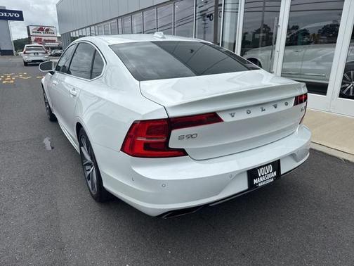 2020 Volvo S90 T6 Momentum