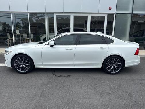 2020 Volvo S90 T6 Momentum