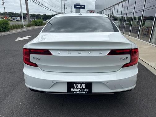 2020 Volvo S90 T6 Momentum