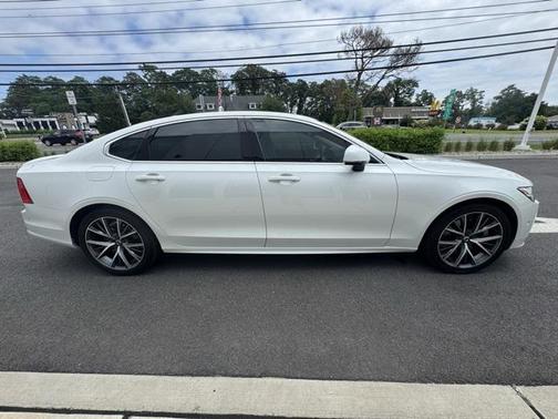 2020 Volvo S90 T6 Momentum