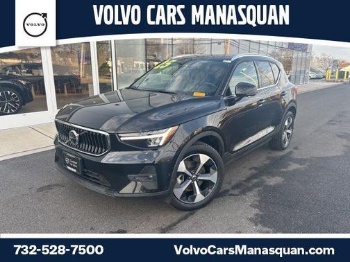 2025 Volvo XC40 B5 Plus Bright Theme