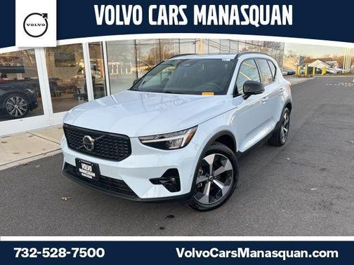 2025 Volvo XC40 B5 Plus Dark Theme
