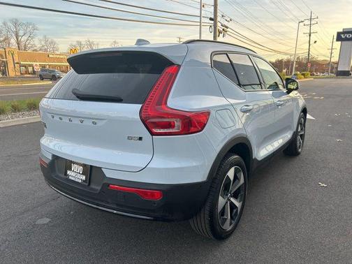 2025 Volvo XC40 B5 Plus Dark Theme