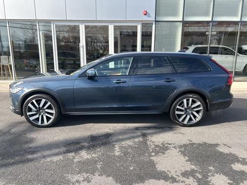2024 Volvo V90 Cross Country B6 Ultimate