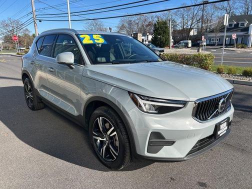 2025 Volvo XC40 B5 Core Bright Theme