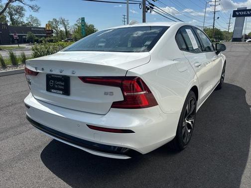 2024 Volvo S60 B5 Core Dark Theme