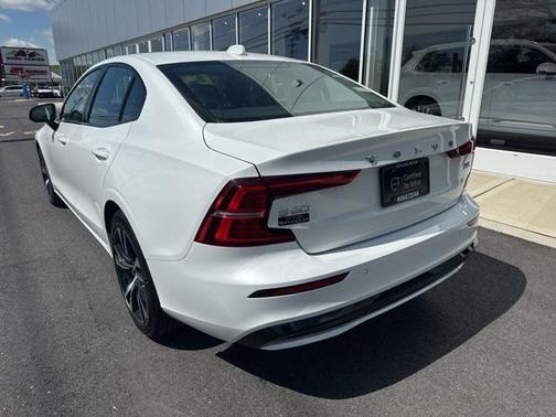 2024 Volvo S60 B5 Core Dark Theme