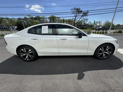 2024 Volvo S60 B5 Core Dark Theme
