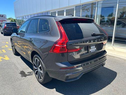 Platinum Grey Metallic 2025 Volvo XC60 B5 Plus