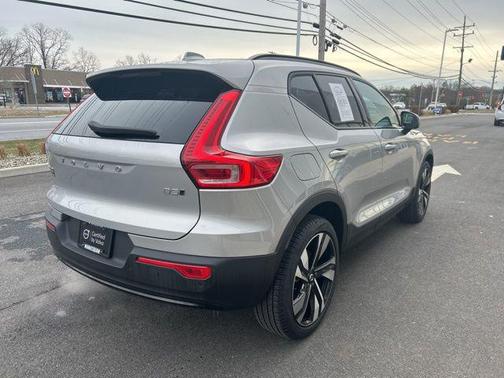 2025 Volvo XC40 B5 Plus Dark Theme