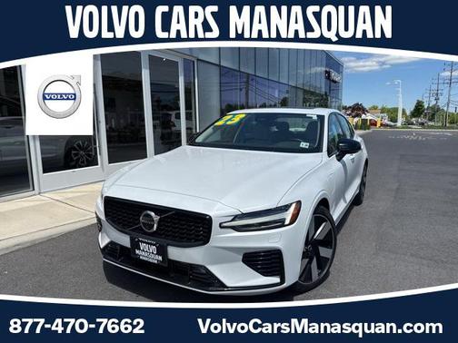 2023 Volvo S60 Recharge Plug-In Hybrid T8 Plus Dark Theme
