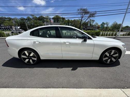 2023 Volvo S60 Recharge Plug-In Hybrid T8 Plus Dark Theme