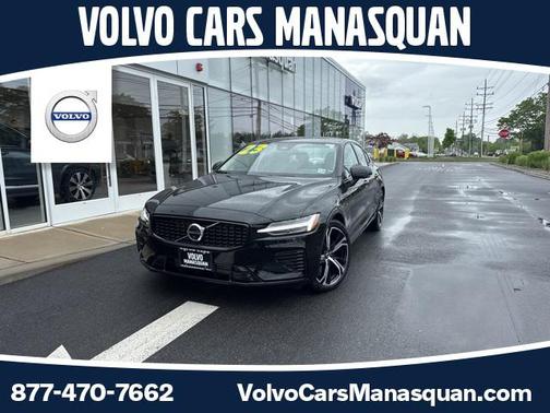 2023 Volvo S60 Recharge Plug-In Hybrid T8 Plus Dark Theme