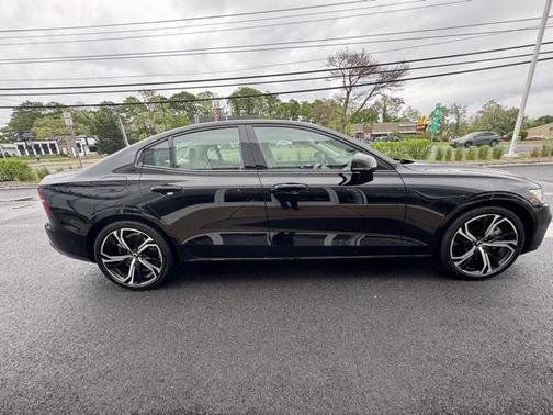 2023 Volvo S60 Recharge Plug-In Hybrid T8 Plus Dark Theme
