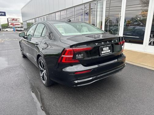 2023 Volvo S60 Recharge Plug-In Hybrid T8 Plus Dark Theme