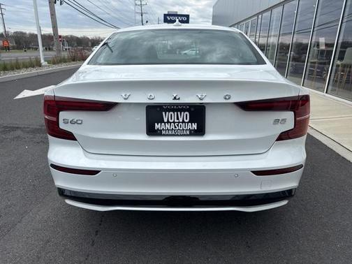 2024 Volvo S60 B5 Core Dark Theme