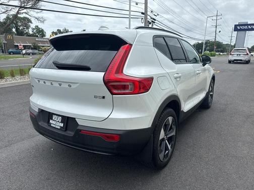 2023 Volvo XC40 B5 Plus Dark Theme