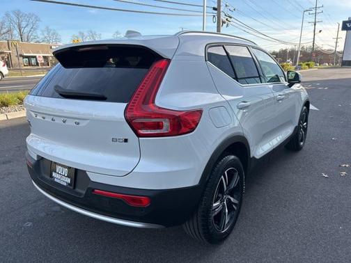 2025 Volvo XC40 B5 Core Bright Theme