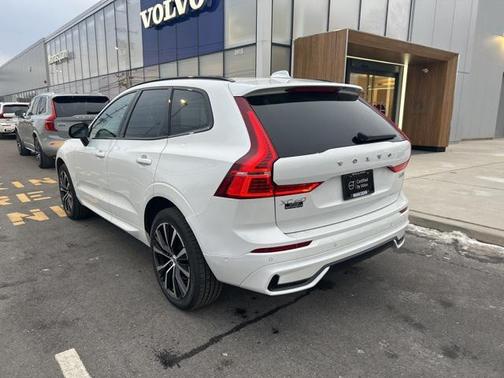 2025 Volvo XC60 B5 Plus
