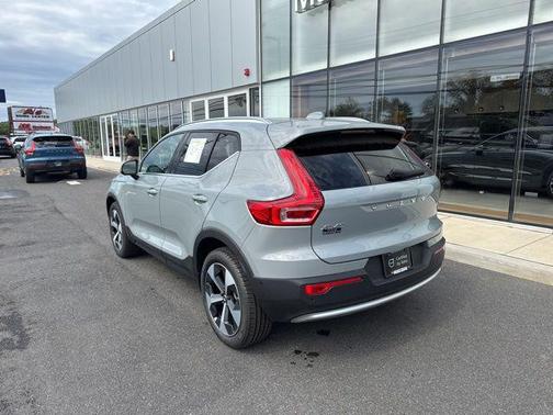 Vapour Grey Metallic 2025 Volvo XC40 B5 Plus Bright Theme