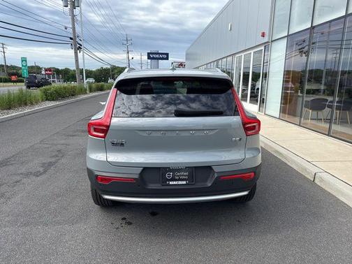 Vapour Grey Metallic 2025 Volvo XC40 B5 Plus Bright Theme