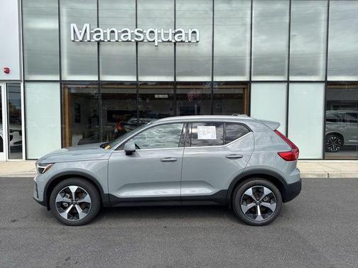 Vapour Grey Metallic 2025 Volvo XC40 B5 Plus Bright Theme