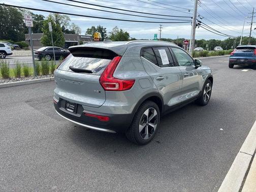 Vapour Grey Metallic 2025 Volvo XC40 B5 Plus Bright Theme