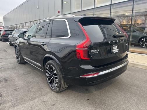 2025 Volvo XC90 B5 Plus 7-Seater