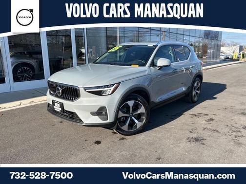 2025 Volvo XC40 B5 Plus Bright Theme