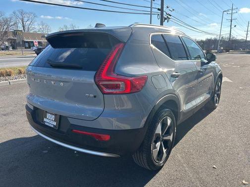 2025 Volvo XC40 B5 Plus Bright Theme