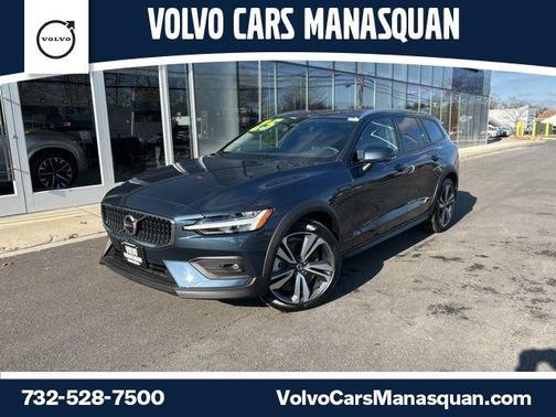 2025 Volvo V60 Cross Country Plus, B5 AWD Gas (mild hybrid)