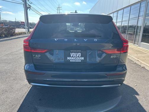 2025 Volvo V60 Cross Country Plus, B5 AWD Gas (mild hybrid)