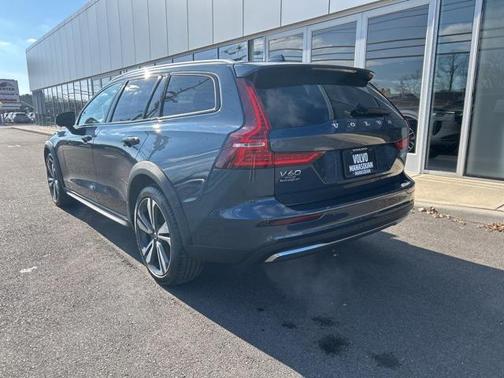 2025 Volvo V60 Cross Country Plus, B5 AWD Gas (mild hybrid)
