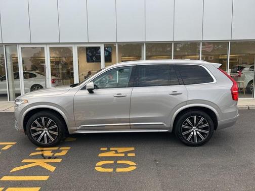 2025 Volvo XC90 B5 Core